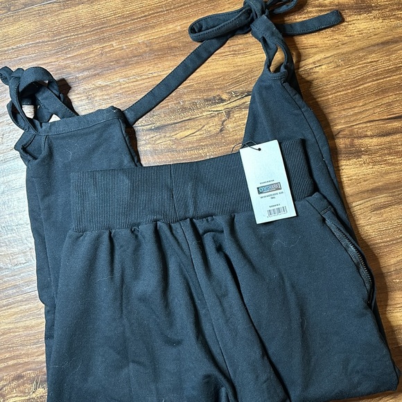 Women’s Gymshark High Waisted Joggers - black - small (NWT) - Picture 4 of 5